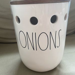 Rae Dunn onions jar
